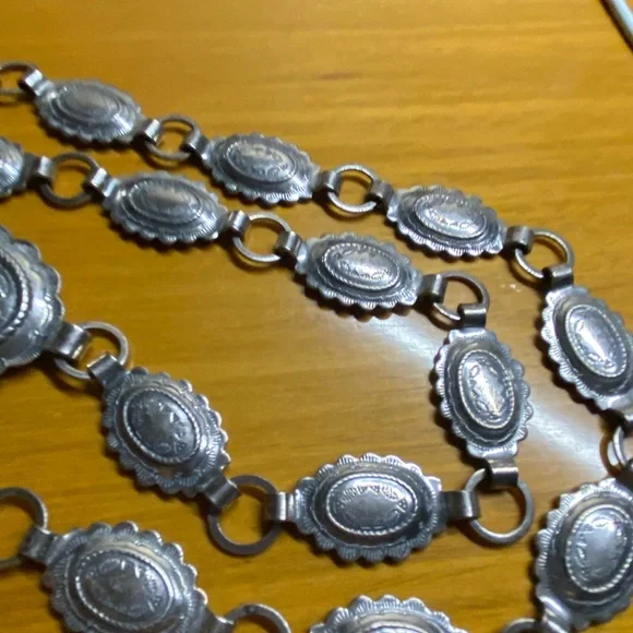 ✨ Vintage Sancrest® / Sanford Silver-Tone Concho Belt | Southwestern | 1960s–70s - Picture 6 of 12